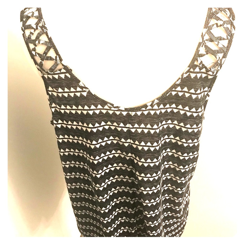 Black and white tank top!